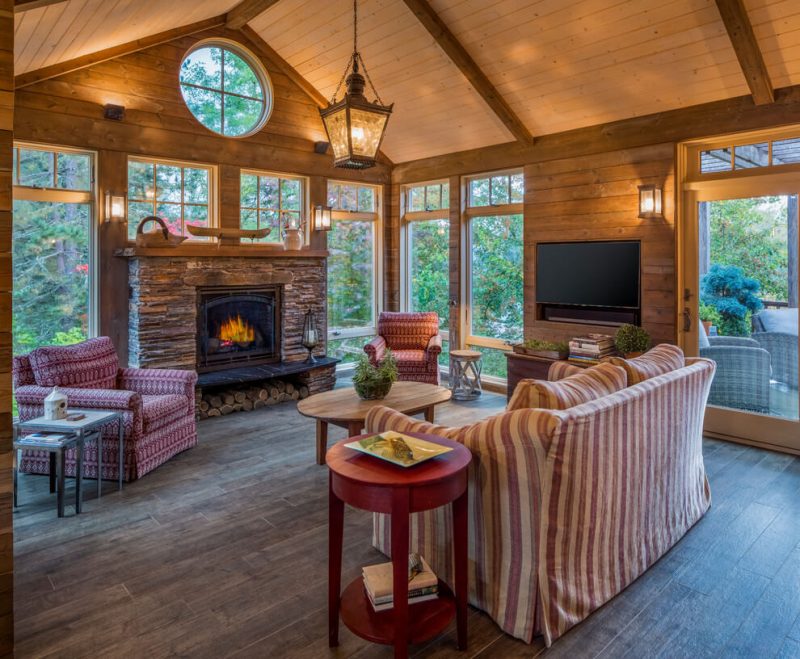 A Cozy Lake Cabin Look 2