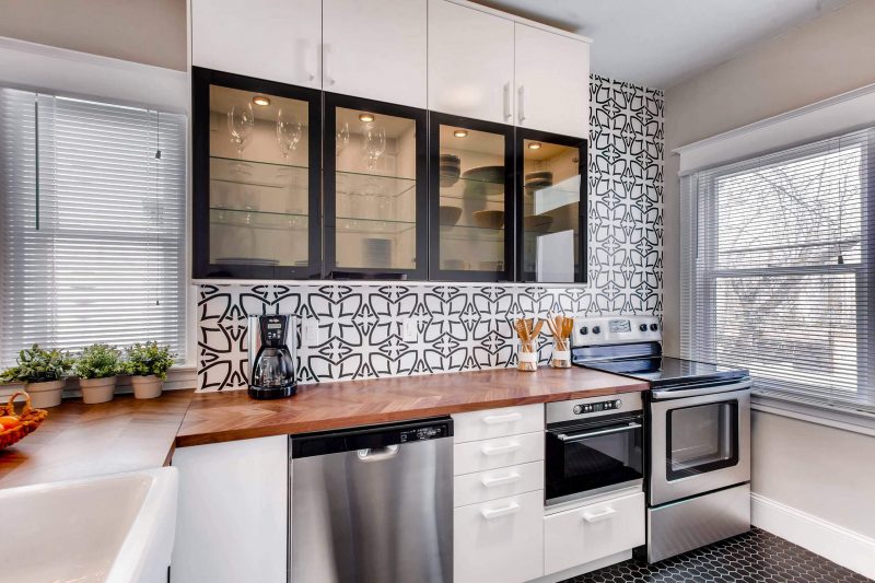 Bold backsplash.