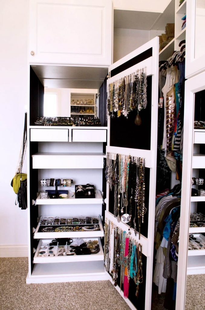Jewelry cabinet