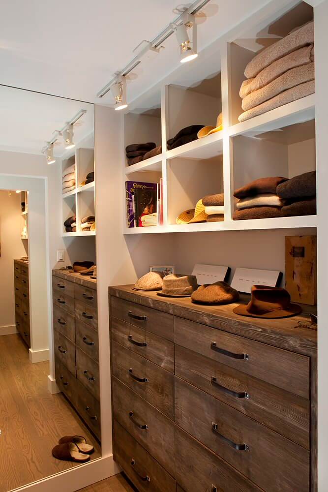 Open cubbies