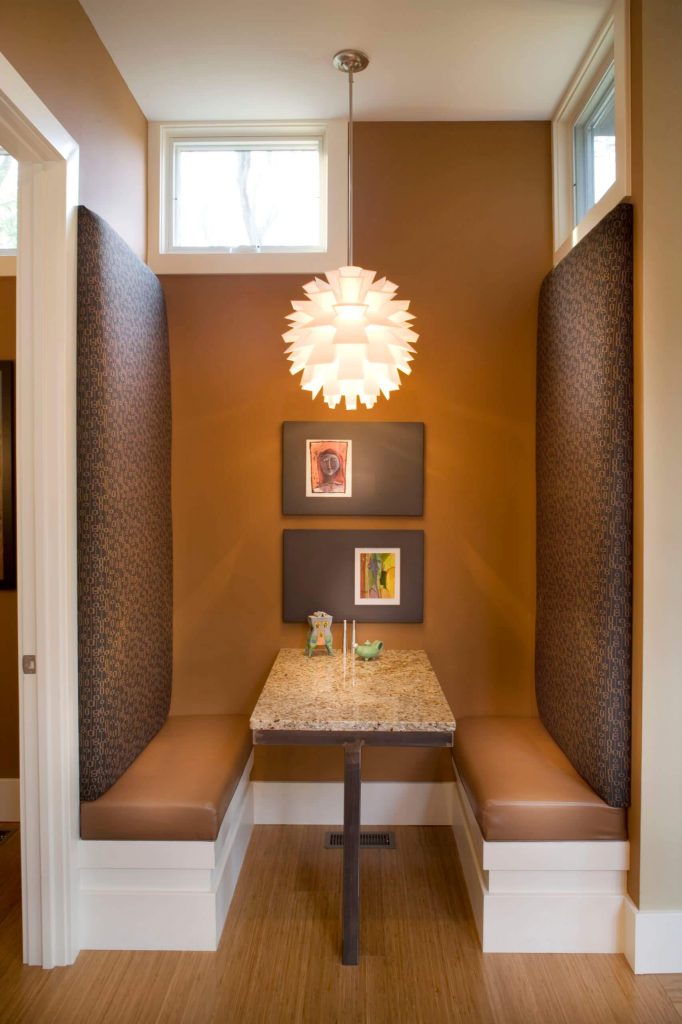 The tall backs of this banquette table in Indianapolis create a dramatic impression. The Normann Copenhagen chandelier completes the scene