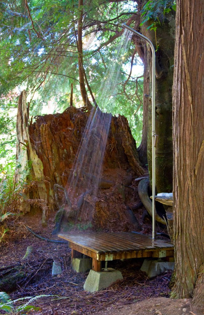 Outdoor shower by Robert Edson Swain Architecture and Design