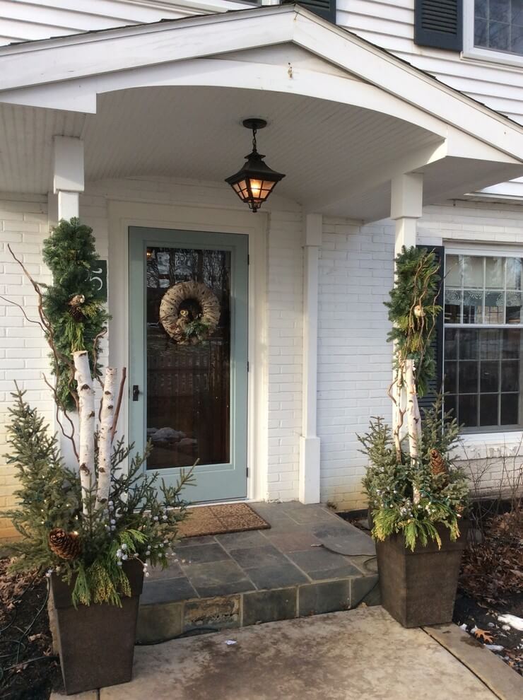 The beautiful palette provided by evergreens, white birch branches and pine cones is so pleasing.